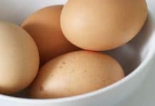 15 Effective Foods For Mood and Happiness
